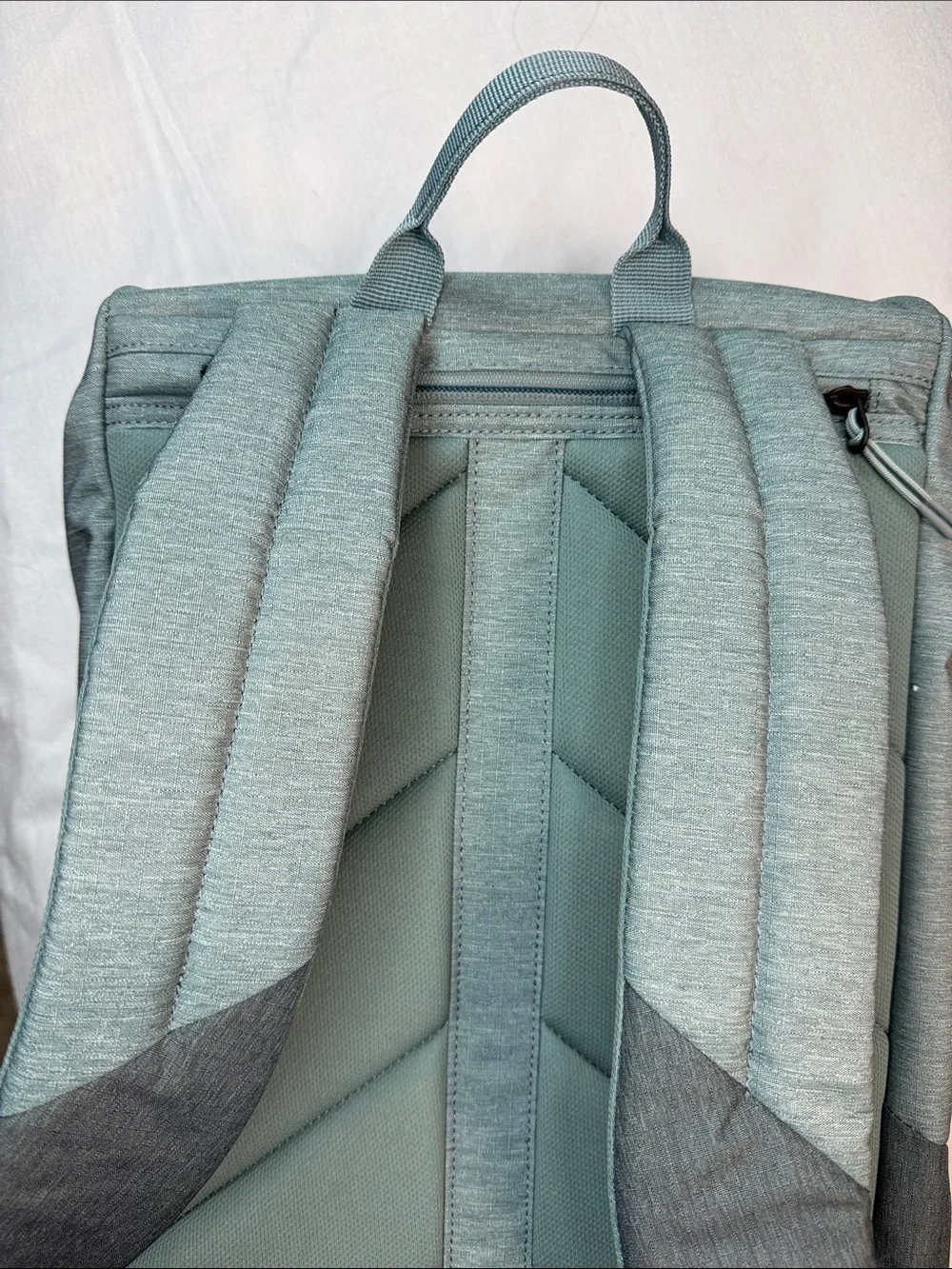 Thule Men's Sage Green and Dark Gray Two-Tone Backpack